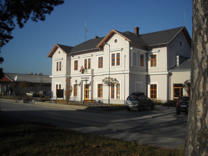 Biatorbágy, Faluház kialakítása