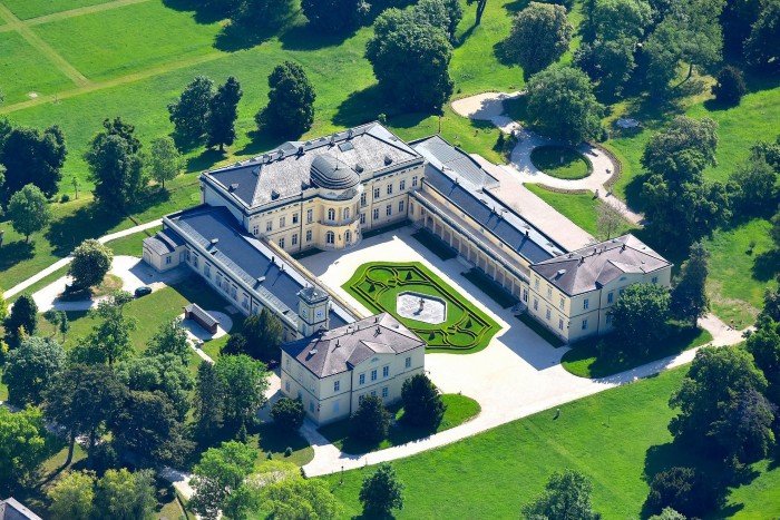 Fehérvárcsurgó, Károlyi Kastély